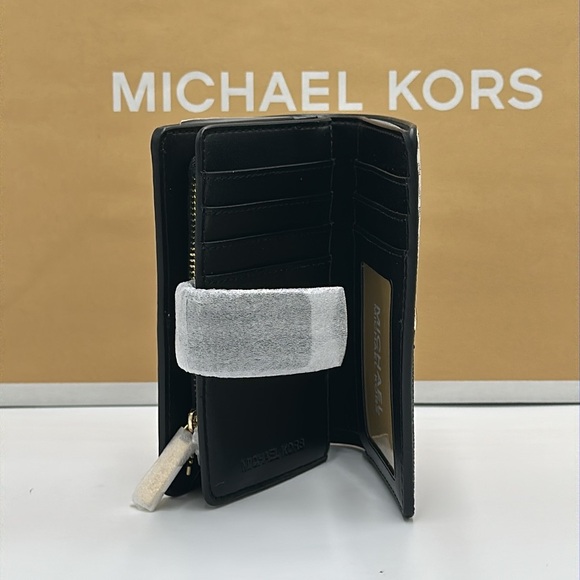 Michael Kors Jet Set Medium Two-Tone
Logo Wallet
Wallet
Color: Black Multi - Picture 5 of 12